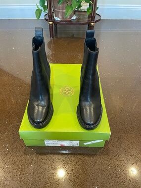 Torry Burch boots